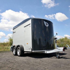 ATRELADO DE CARGA FECHADO DEBON ROADSTER C 500  